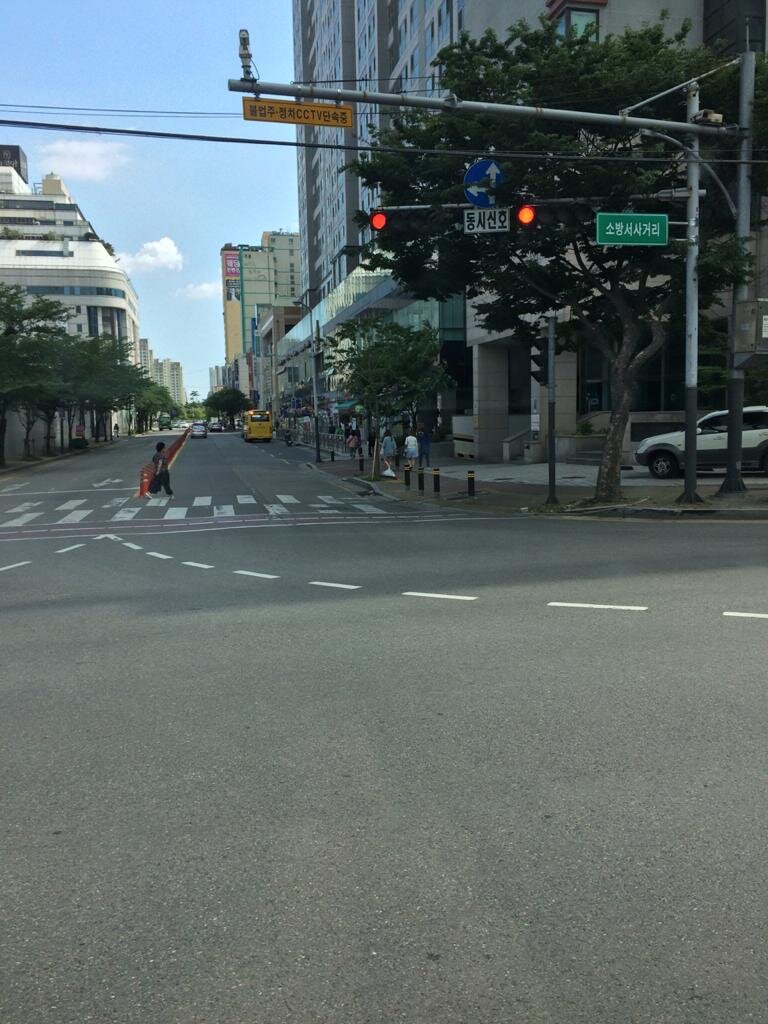 На этом переходе видел не раз, как штрафуют.  фото из личных архивов.