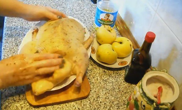 Рецепт праздничного гуся от попутчиков. С полынью, лимоном и сливочным маслом