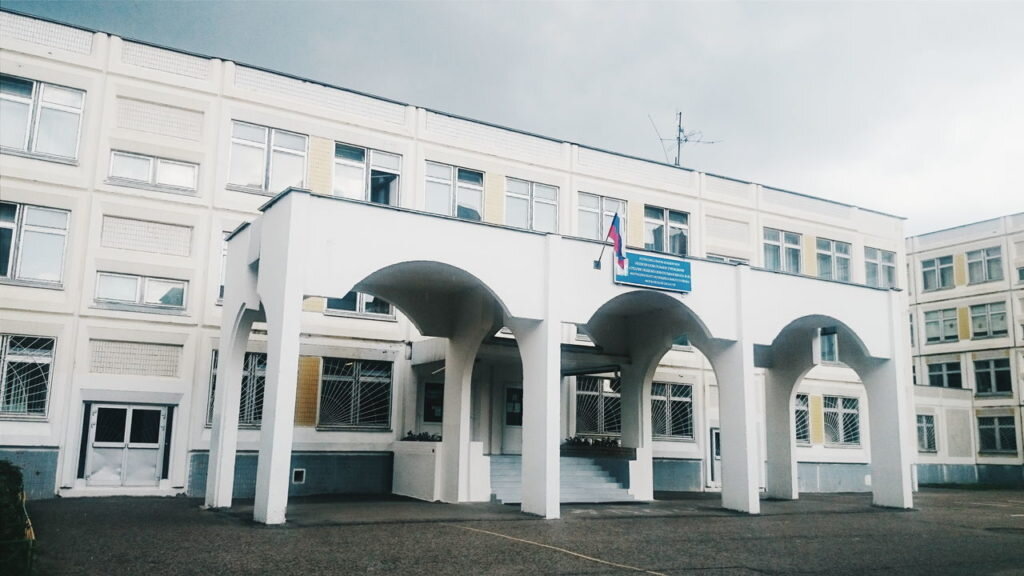 Обычная школа, вроде той, в которой учился автор. Фото с просторов интернета