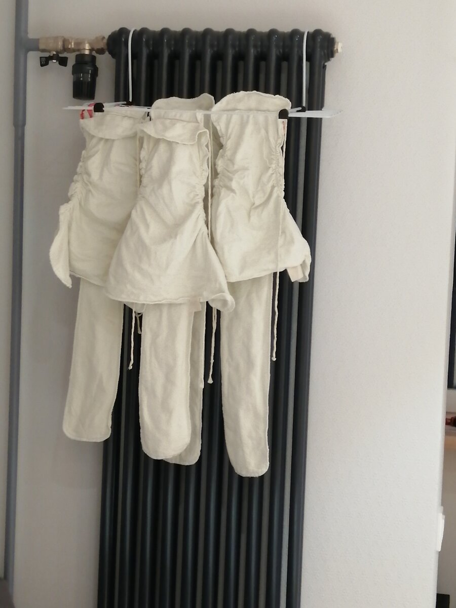 Ньюборн подгузники сушатся в расправленном виде)