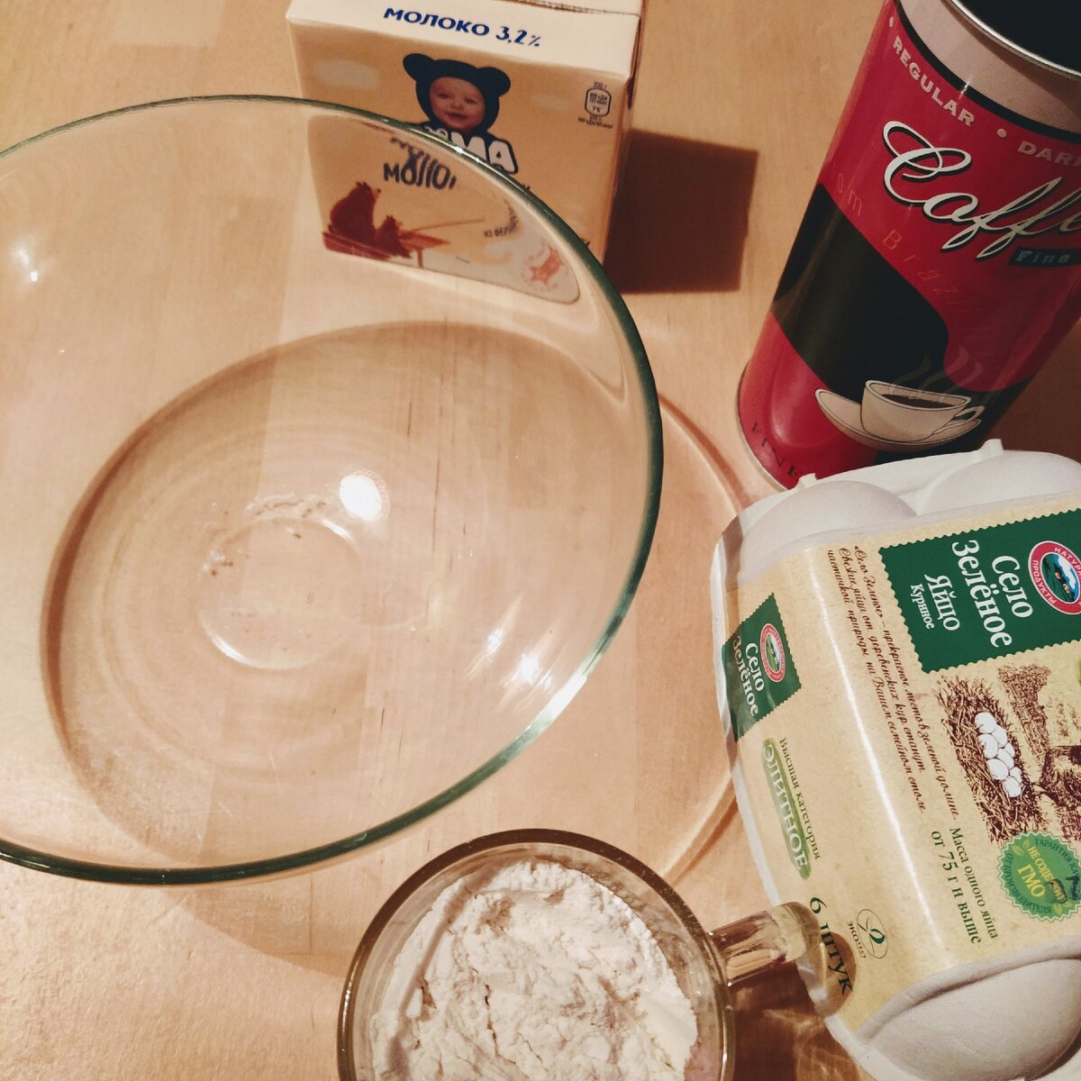 В банке с надписью кофе на самом деле сахар.