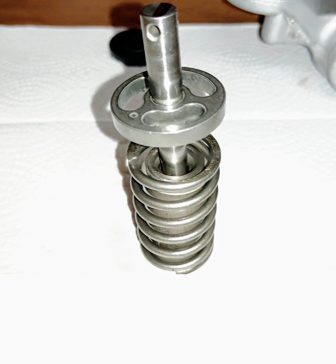 Внутренности Натяжитель ГРМ Субару в разборе, как стояли в корпусе.