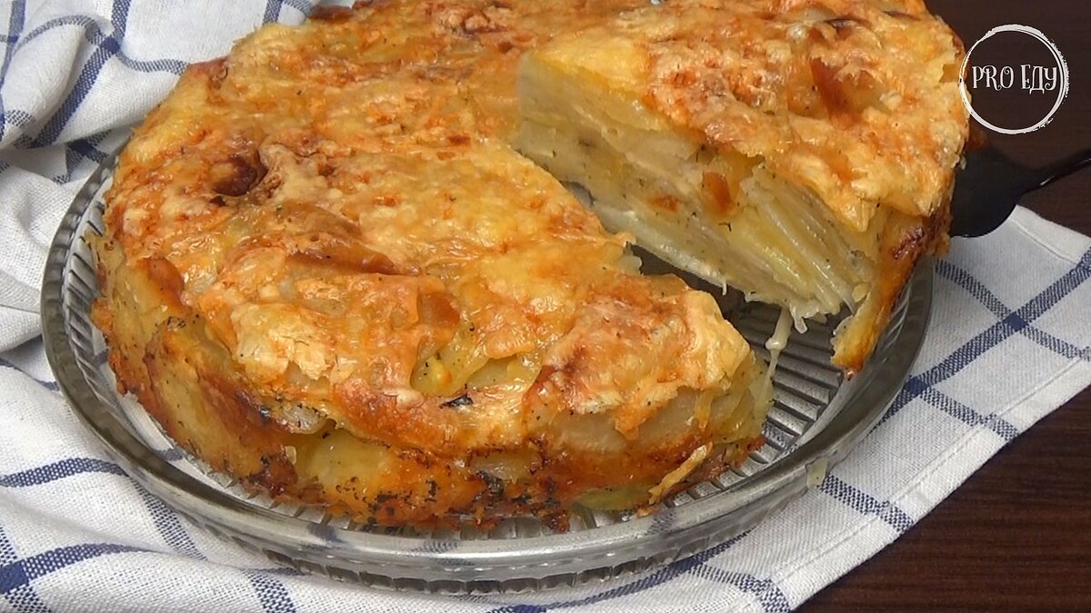 Пирог картошкой простой рецепт. Картофельный пирог в духовке. Пирог с картошкой и сыром в духовке. Картофельный пирог с сыром. Пирог с картофелем и грибами.