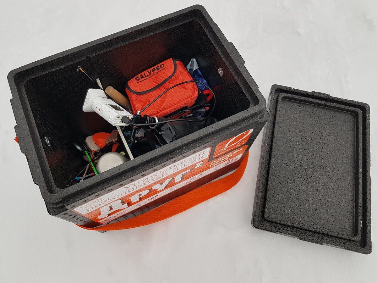 В рыболовном ящике ДРУГ 2 есть перегородка. Ее можно поставить или убрать в зависимости от потребностей