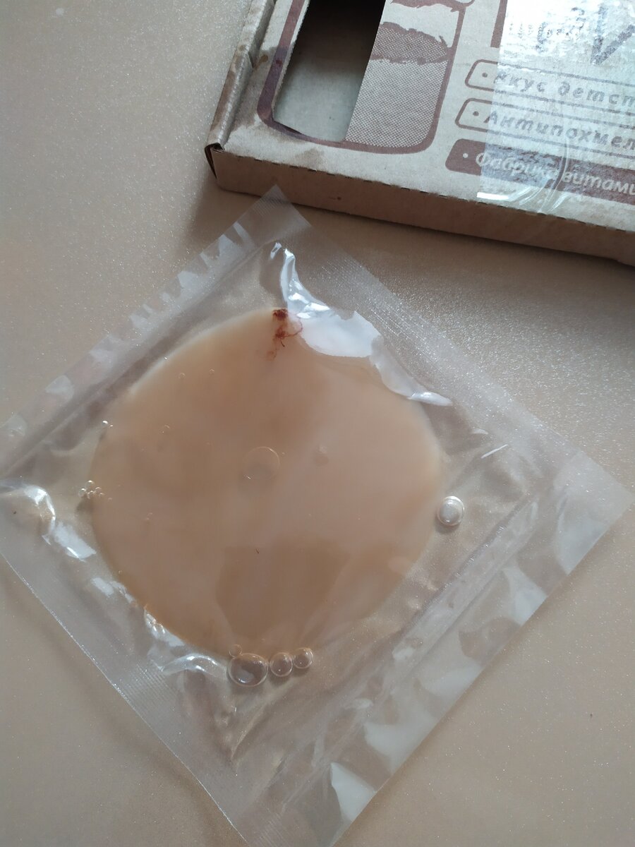 Вот такой "биоматериал" бы в картонной упаковке. Диаметр кружочка - примерно 10 см. 