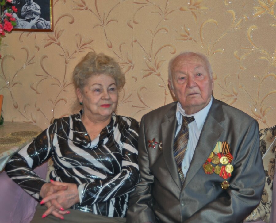 Фронтовик Ибрагим  Садыкович Сабиров с супругой Тамарой Петровной Чмеренко. 2018 год. Фото Игоря Попова.