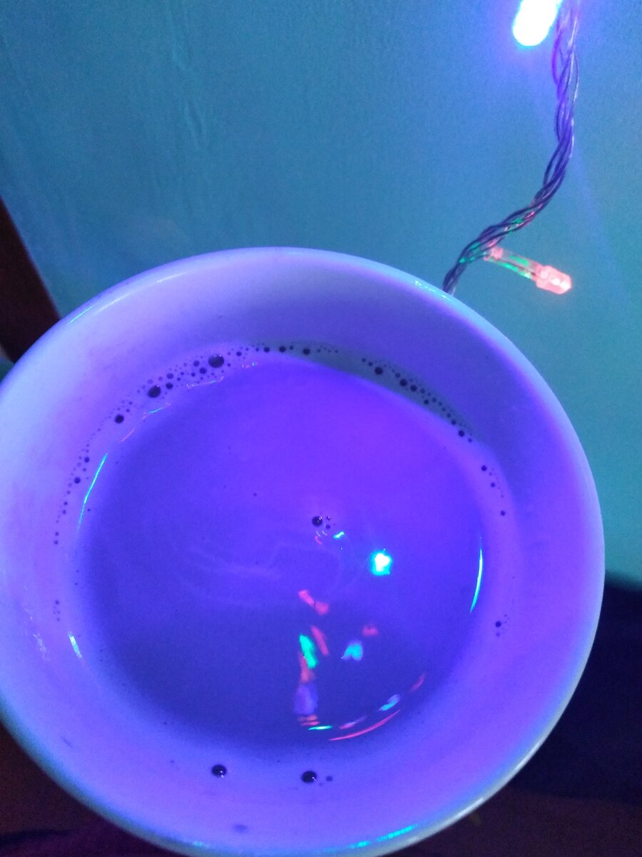 Находясь вдали от дома-меняются и предпочтения. Я стала пить чай с сахаром. После улицы (температура достигает -40) -горячий чай самое то.