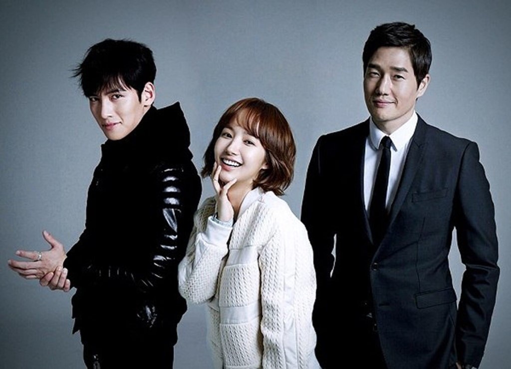 Эта история, как глоток свежего воздуха, которого так не хватало уже давно. Она не похожа на типичные корейские дорамы, наверное именно по этой причине так зацепила и оставила только положительные чувства, несмотря на всю жестокость, которая здесь была. Несмотря на то, что главная линия мне понравилась очень сильно, за прошлым было приятно наблюдать и сопереживать тем героям, которые погибли задолго до начала самой истории. Они были такими весёлыми, с жаждой жизни и справедливости, но печально то, что их постигла такая несправедливая участь, после стольких хороших дел