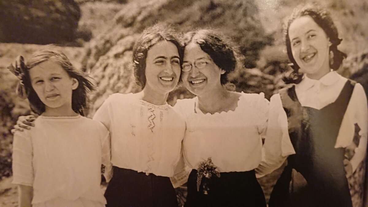 "Волшебный круг" (Юрий Олеша и Ольга Суок) - "Больше, чем любовь" - YouTube Любо