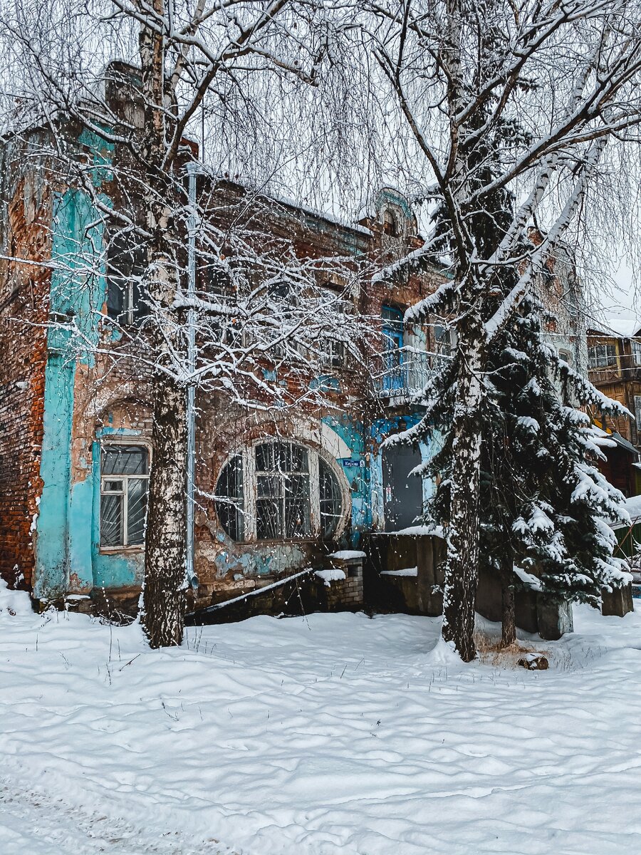 Дом купца Теплова, где в 90е была популярная дискотека города - "Центр"