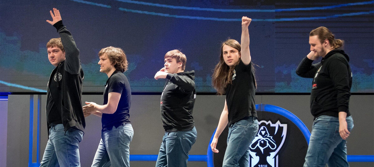 Смурф, Кира, Стажер, Ликкрит, Мирэкл (слева направо)