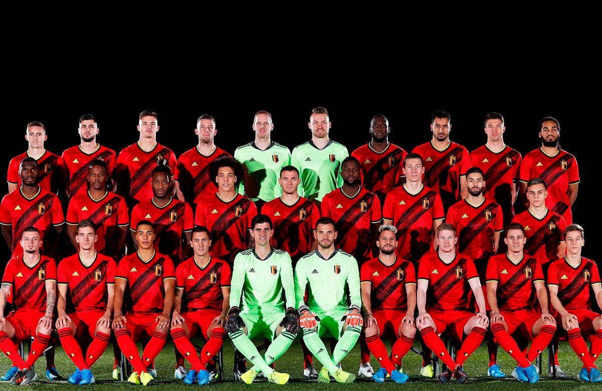 " Лавочка длинная, как и наша игра на Евро"