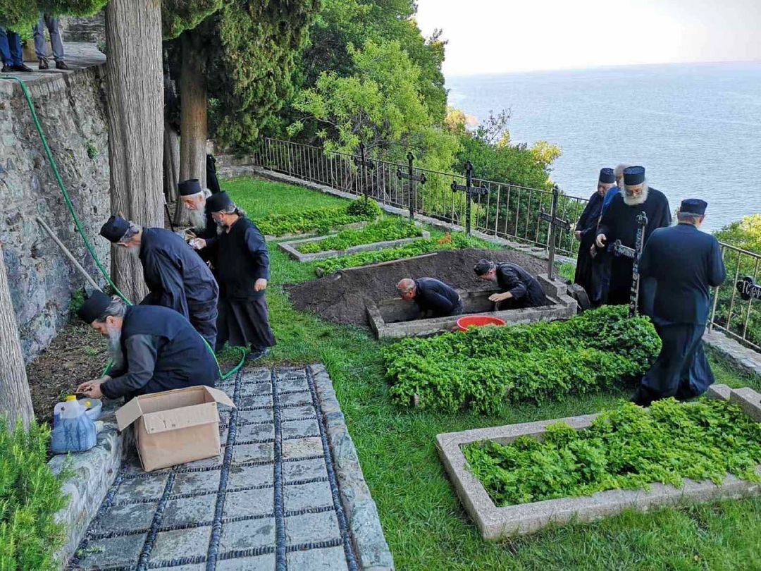 фото с сайта WWW.AGAPWTONXRISTO.COM