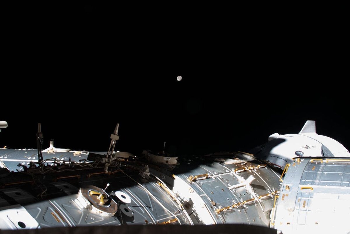 Луна с борта МКС