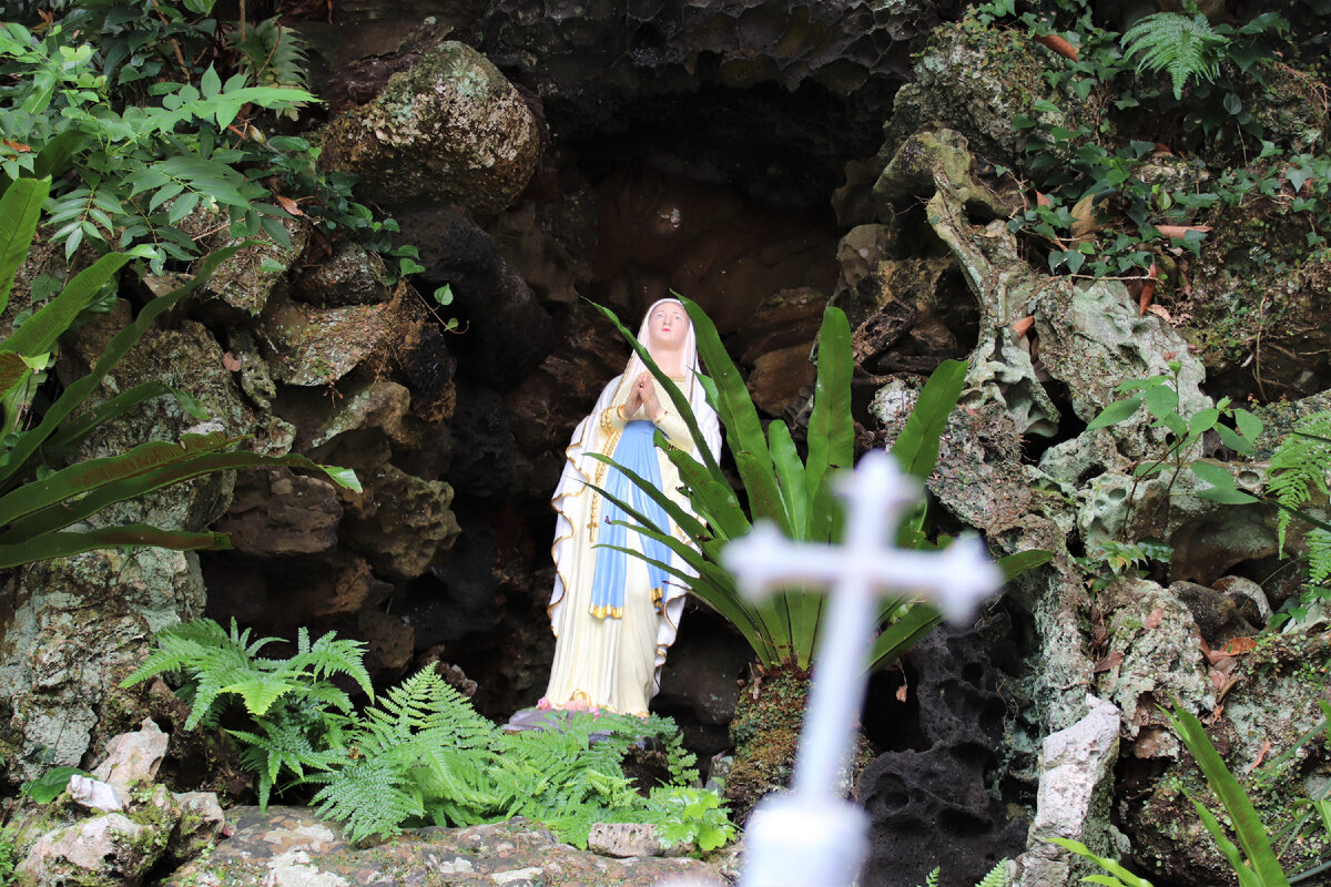 Грот Девы Марии. Остров Фукуэ