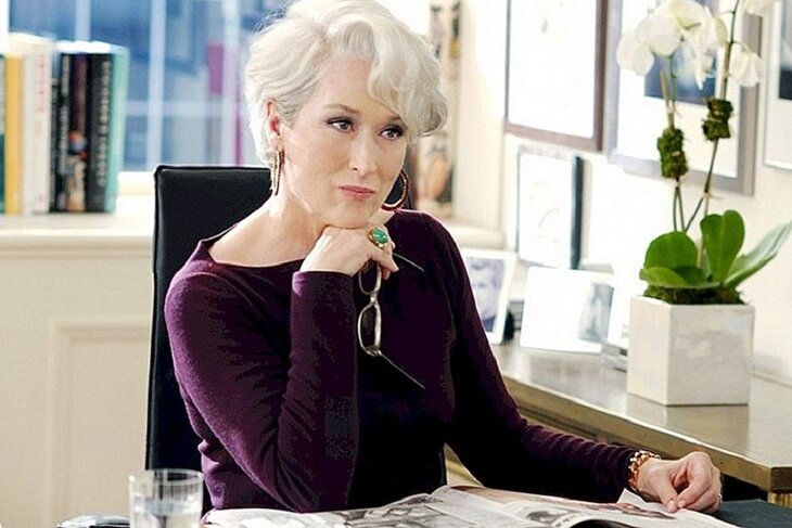 кадр из фильма "Дьявол носит Prada" не случайно выбран обложкой этой статьи. Дело в том, что прототип главной героини  — Анна Винтур — человек привычки. 