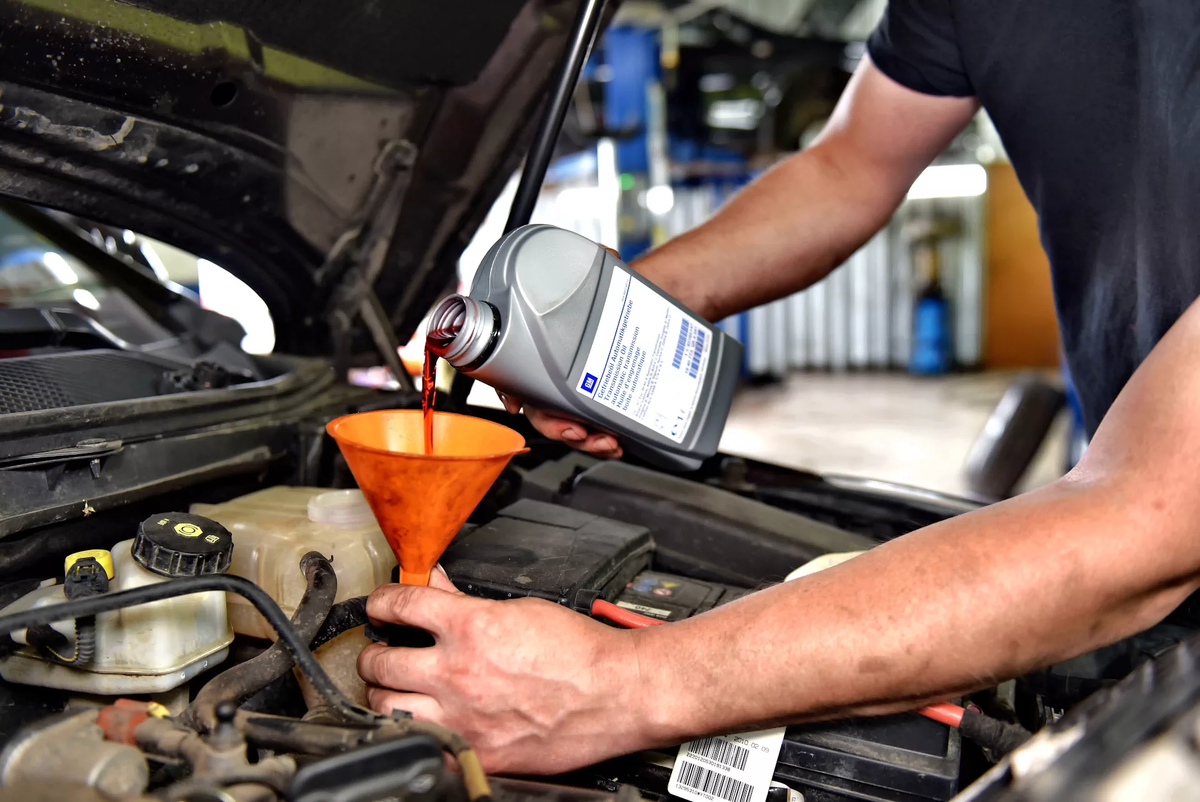 Доливка масла.