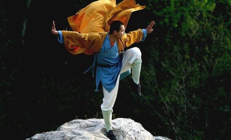 Упражнение «Золотой петух стоит на одной ноге»