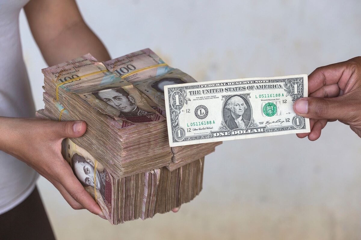 В январе 2019 курс доллара на черном рынке было 90 000 боливар за один доллар, сейчас (в октябре 2021) - больше 4  миллионов.
