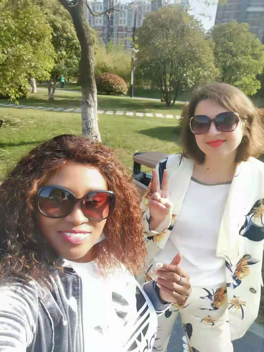 Я и моя подруга из Южной Африки в городе Суцянь