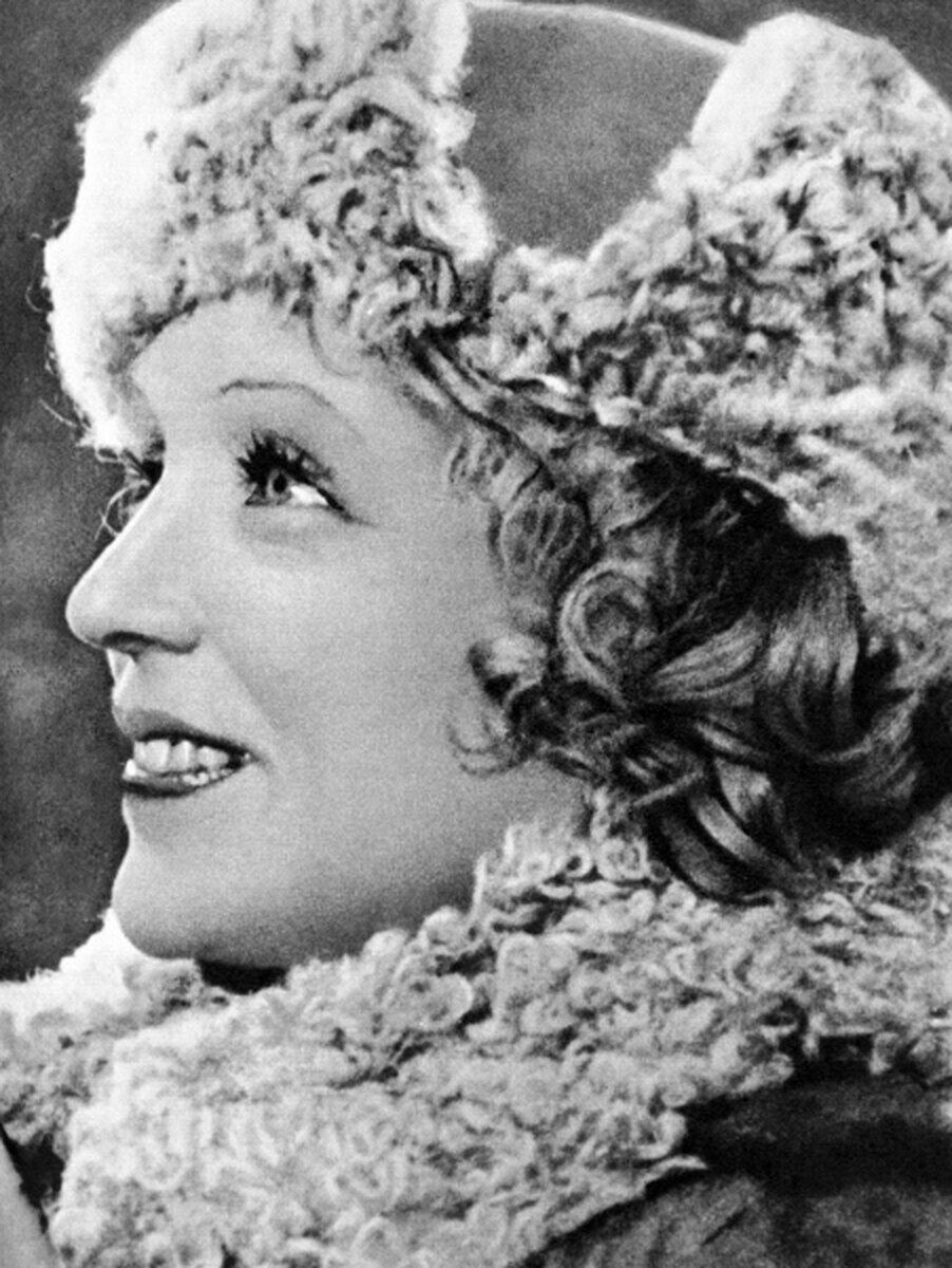 Ладынина актриса биография. Кубанские казаки ладынина. Советская актриса ладынина. Ладынина актриса биография. Ладынина актриса биография.