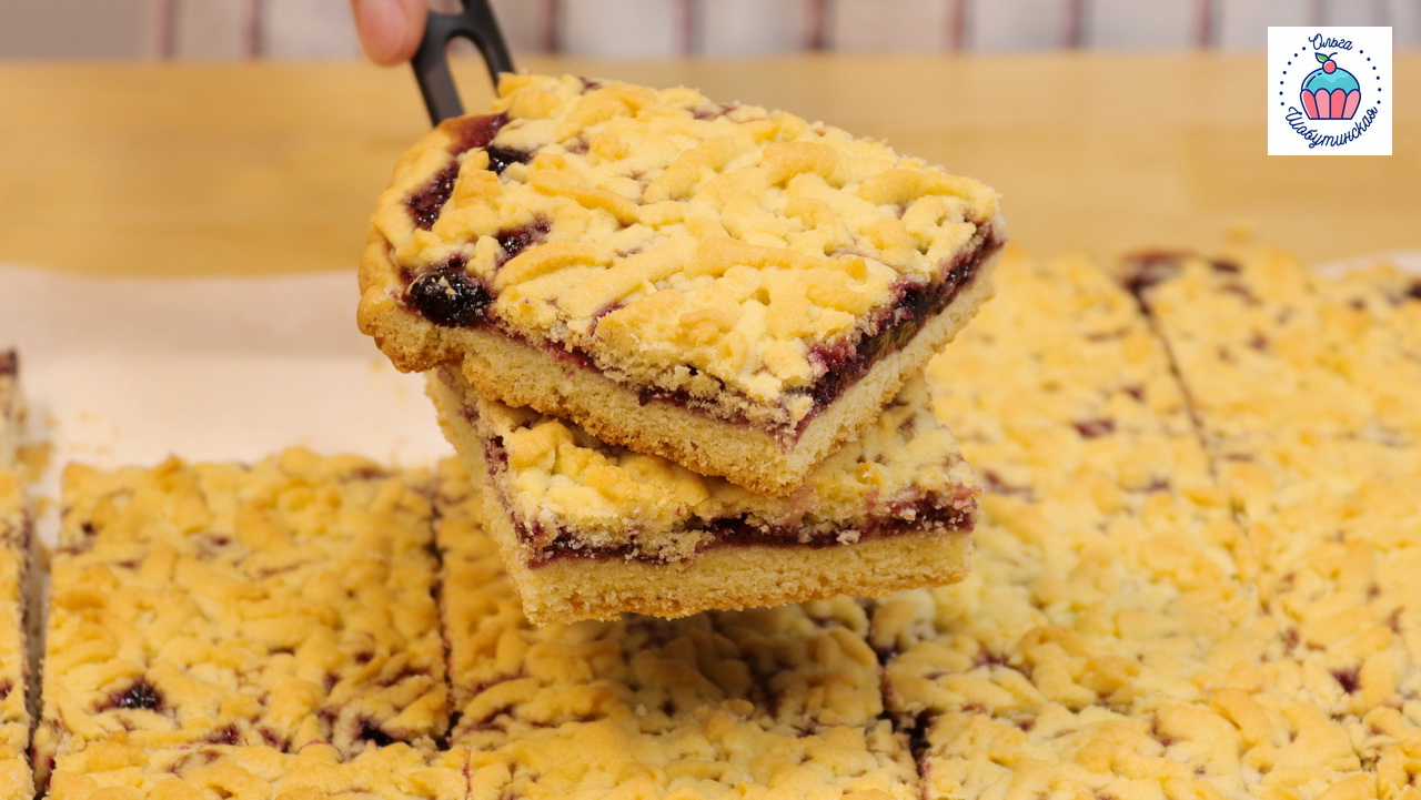 Песочный пирог с джемом. Тертый песочный пирог. Тертый пирог тертый пирог тертый пирог. Мягкий пирог. Творожный пирог ольги шабутинской.