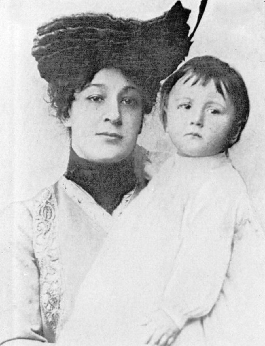 Мария Карловна с дочкой Лидой