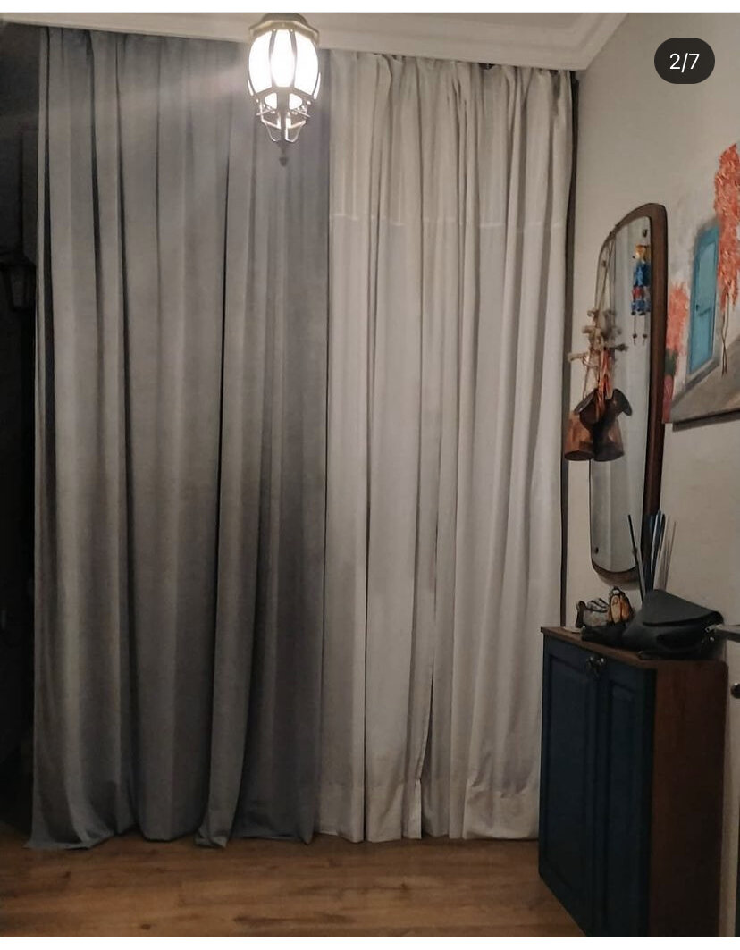 Тумба, зеркало, картина. Фото автора