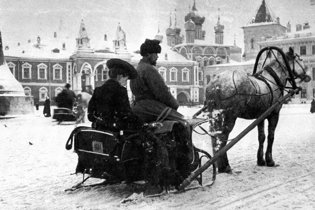 Извозчик на территории Кремля, 1903 г., фото М.С. Парийского