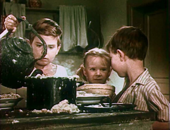 Предупреждаем сразу: сейчас за некоторые описанные в статье вещи дети бы моментом отправились в социальный приют или детдом, а родители были бы лишены родительских прав и коротали бы свои дни в...-2