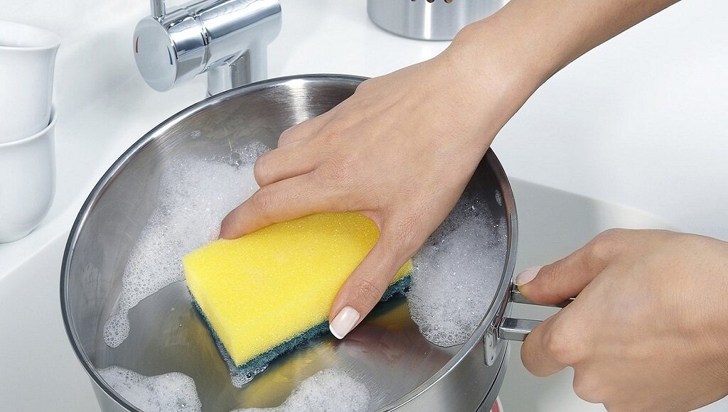 Какого цвета выбрать губку для посуды, чтобы ее не повредить? Фото с сервиса Яндекс.Картинки 