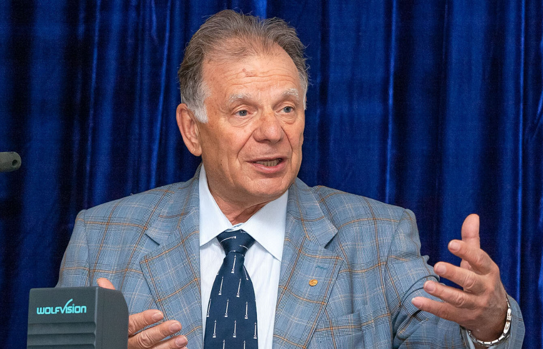 Жорес Иванович Алфёров (1930 - 2019) – лауреат Нобелевской премии по физике.
Был убеждённым коммунистом.  Он Маркса понимал совсем по-другому.