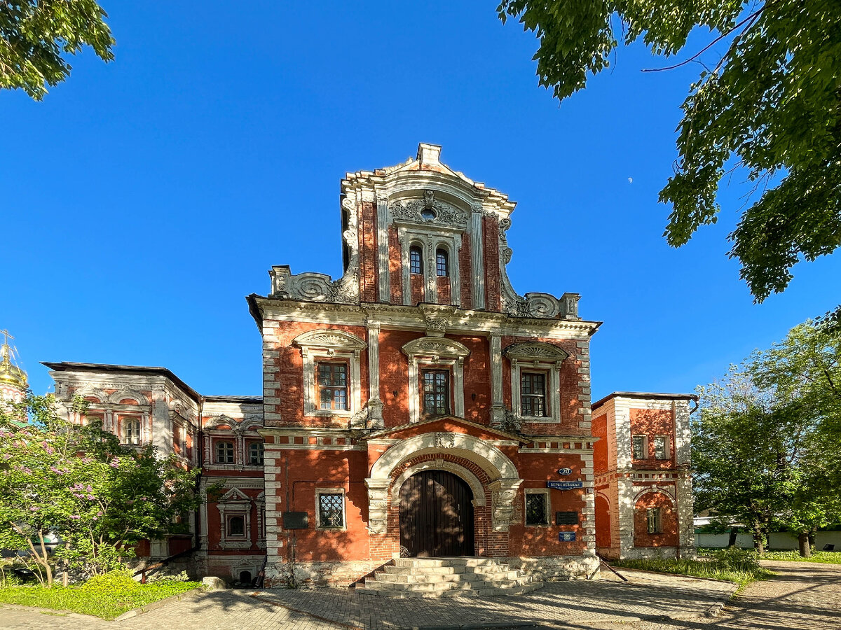 Точный адрес: Берсеневская набережная, 18-20-22, строение 3