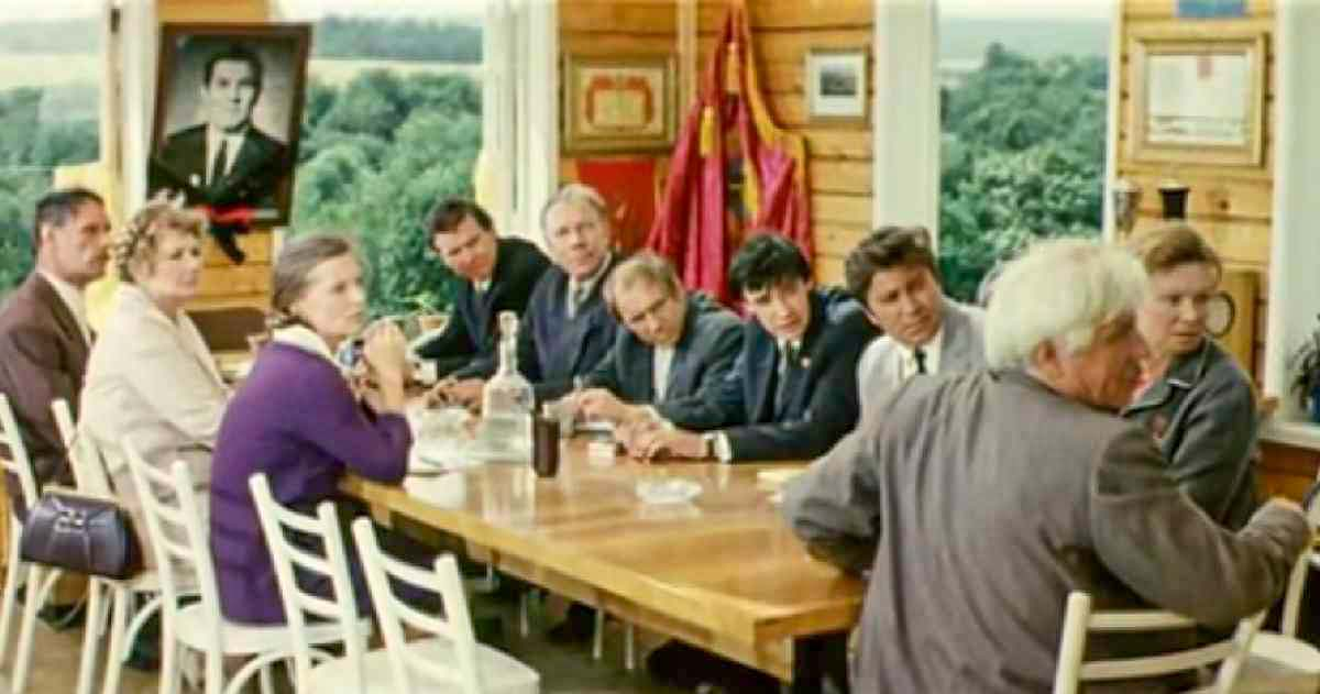 Кадр из фильма "Человек на своём месте"