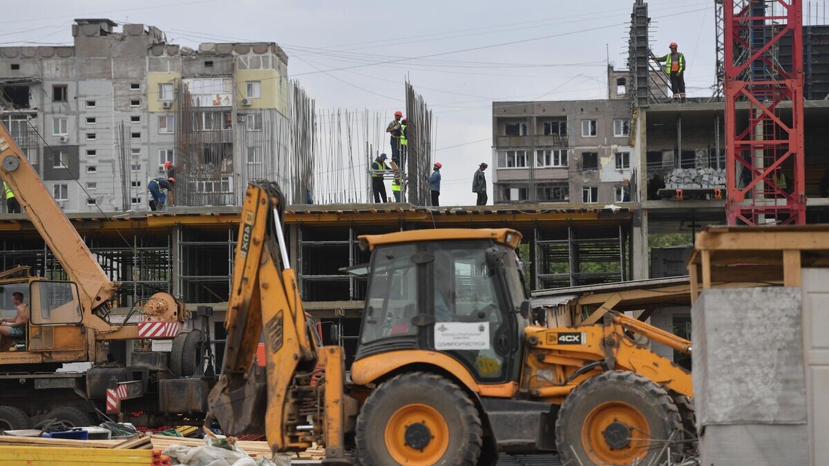    Строительство госпиталя и жилых домов бригадами военно-строительного комплекса Министерства обороны РФ в Мариуполе© РИА Новости / Павел Лисицын