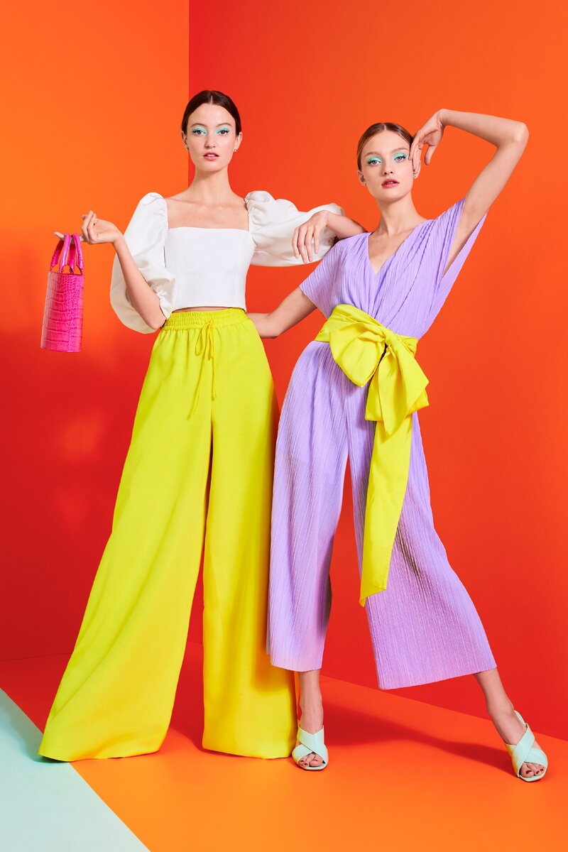 Оттенки чистой весны (яркой весны) в коллекции Alice and Olivia Ready to wear Spring 2020 Чистые, насыщенные и тепловатые оттенки яркой весны сочные, искристые, жизнерадостные и бодрящие.-3