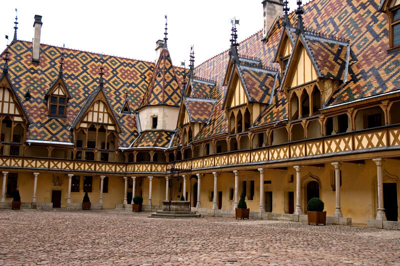 Черепичные крыши Hostel Dieu Beaune