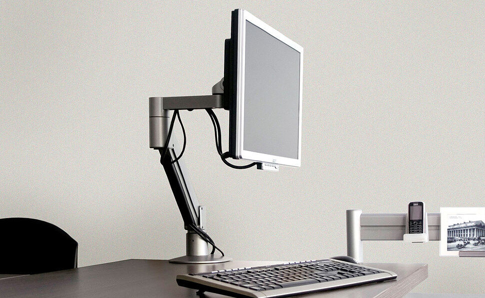 Кронштейн для монитора - красивое, полезное и функциональное устройство, помогающее привести в порядок письменный стол.