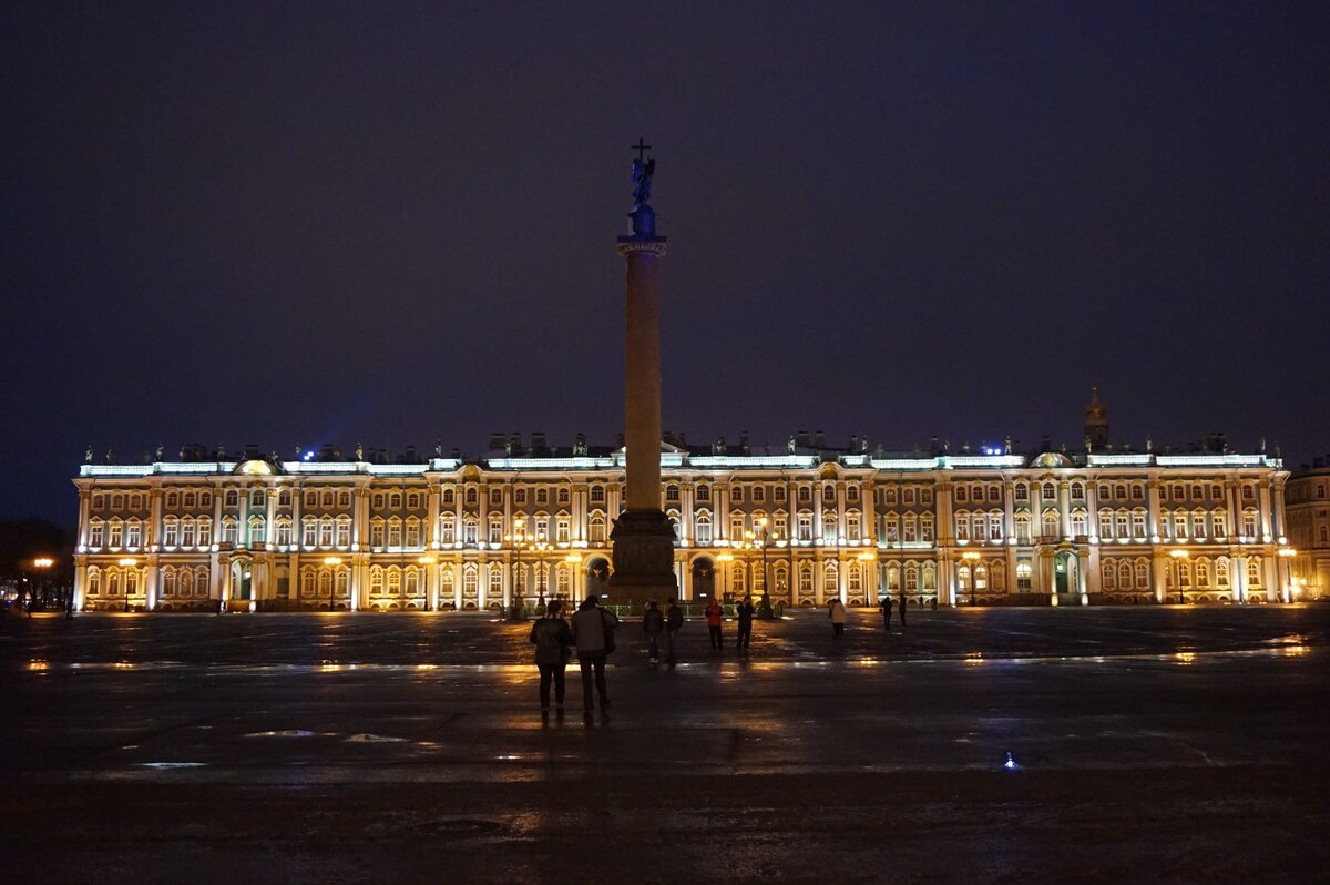 Cosmos saint petersburg nevsky. Невский проспект Дворцовая площадь. Дворцовая площадь в Санкт-Петербурге Эстетика. Питер Дворцовая площадь Эстетика. Дворцовая площадь в Санкт-Петербурге сейчас.