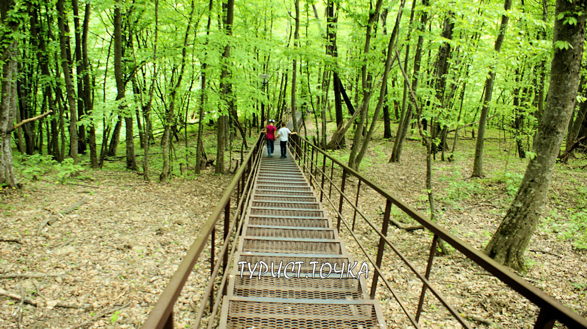 Лестницы очень длинные. Листайте галерею