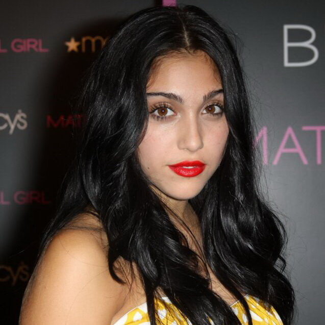 Фото из открытого источника - Лурдес, дочь Мадонны 