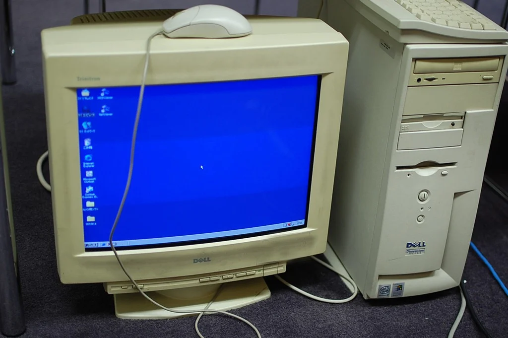 ЭЛТ-монитор 2000. ПК Compaq 1990. Dell 1995 PC. Старые мониторы для компьютера.