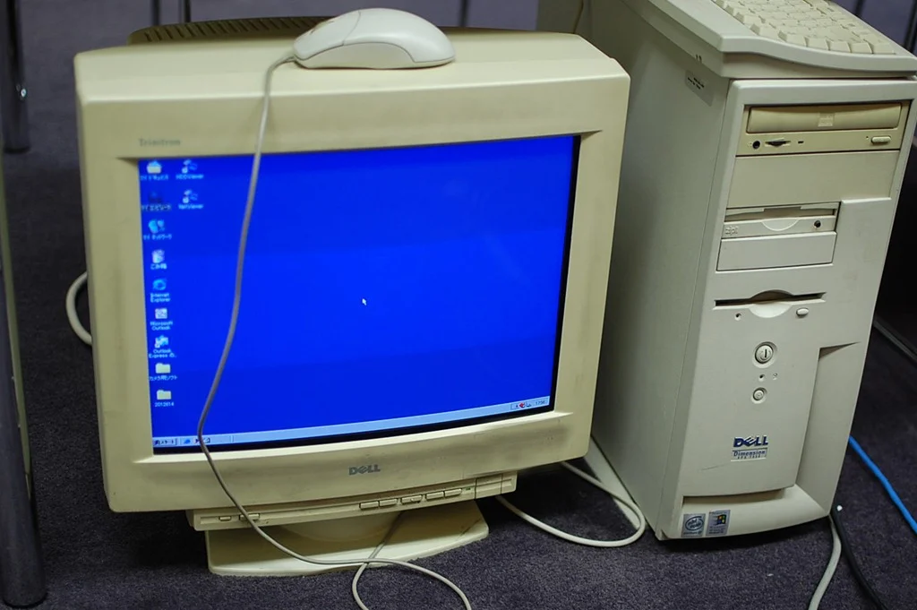 Старые компьютеры windows. ЭЛТ-монитор 2000. Компьютеры Делл 2000. ПК Compaq 1990. Dell 1995 PC