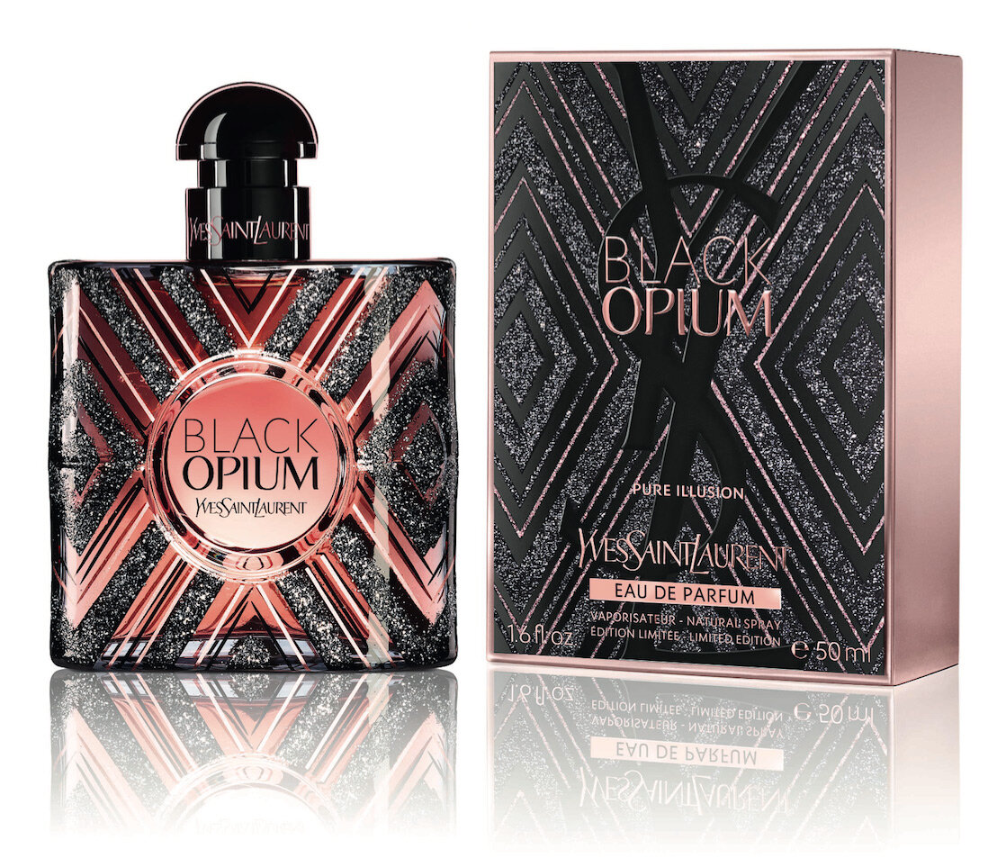 Black Opium Saint Laurent. Это достаточно тяжелый запах, который часто используются вечером. Да, он идеально будет сочетаться с изысканным вечерним платьем, при этом очень хорошо ложится как на молодых девушек, так и на более зрелых дам. Содержит в себе нотки кофе, ванили, а также цветочный аромат. Эти модные духи 2021-2022 очень нравятся мужчинам, несмотря на то, что достаточно тяжелые. Старайтесь не использовать аромат в дневное время, так как он достаточно тяжелый и оставляет за собой насыщенный запах. Black Opium Saint Laurent 