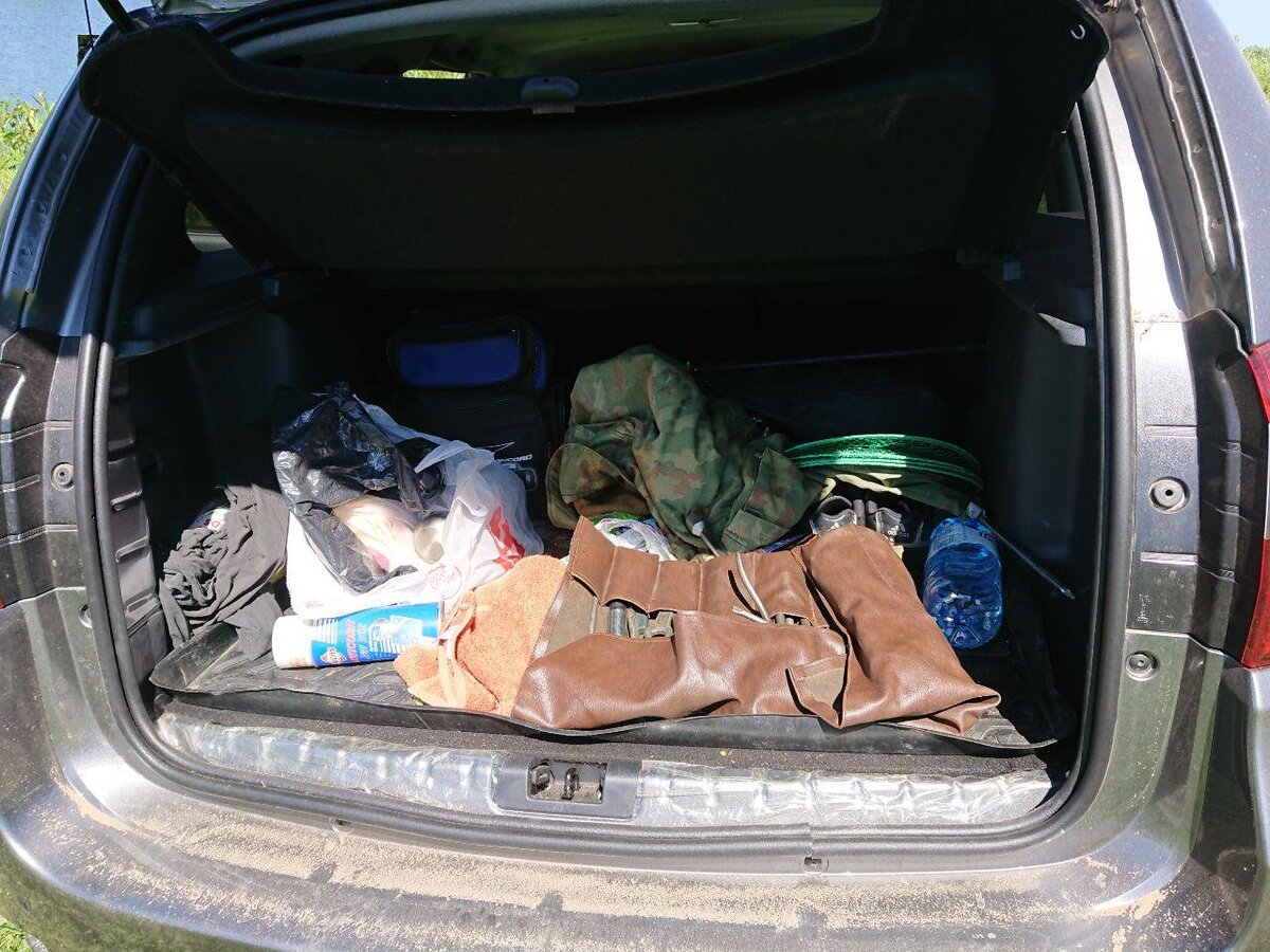 Невооруженным глазом видно, что багажник у Террано намного больше