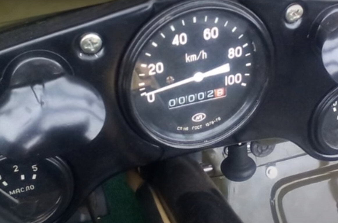 ГАЗ-69 является полноприводным автомобилем. Это была одна из некоторых легковых машин, которая производилась по формуле 4х4. Данная модель являлась производством Горьковского автозавода. В серийный выпуск модель вступила в 1953 году, а всего производилась машина на протяжении почти двадцати лет.