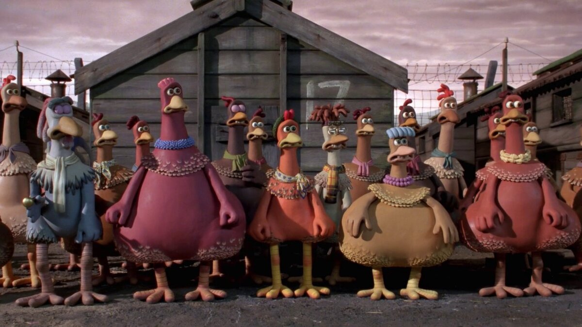 Куры выстроились в ряд перед надзирателем, также обратите внимание на антураж