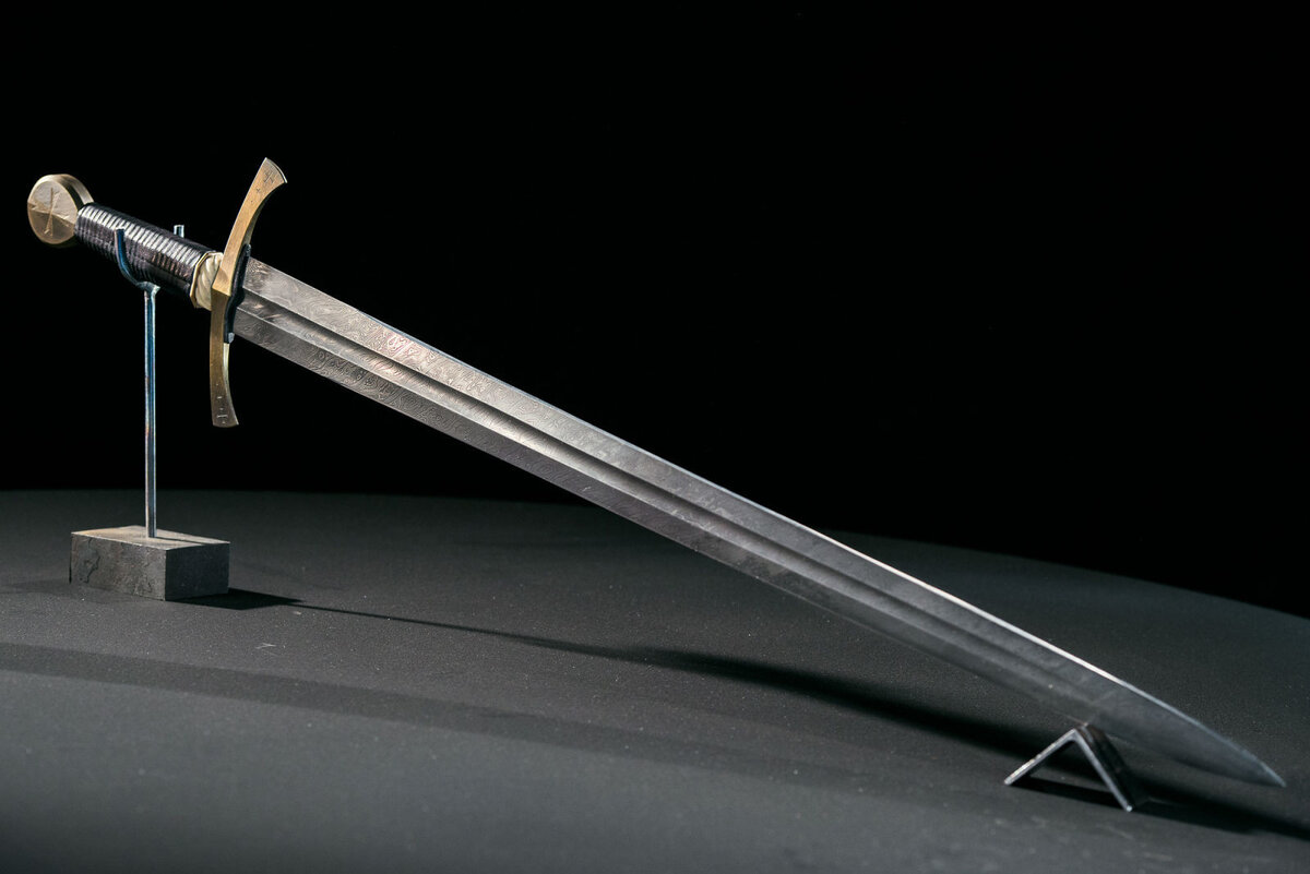 Романский меч двуручный