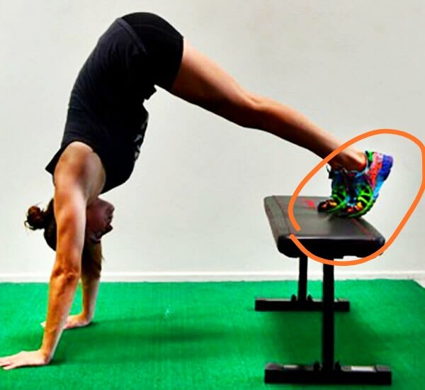 Хорошее подводящее упражнение.