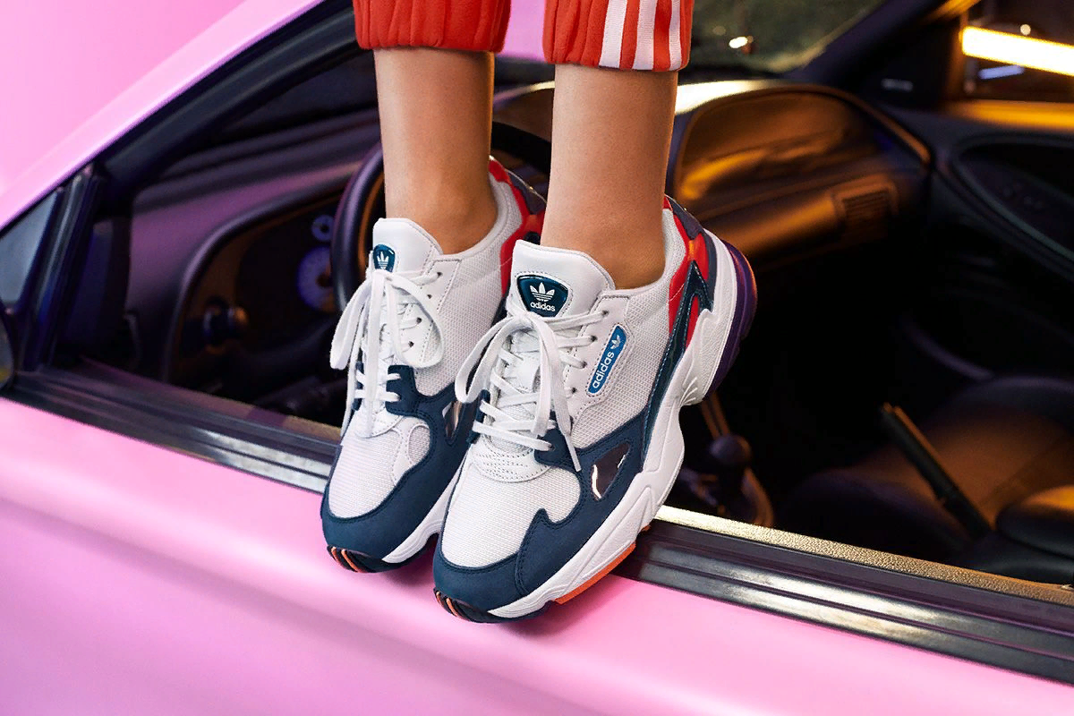 Кроссовки женские какие лучше. Adidas Falcon Jenner. Adidas Falcon Kylie Jenner.